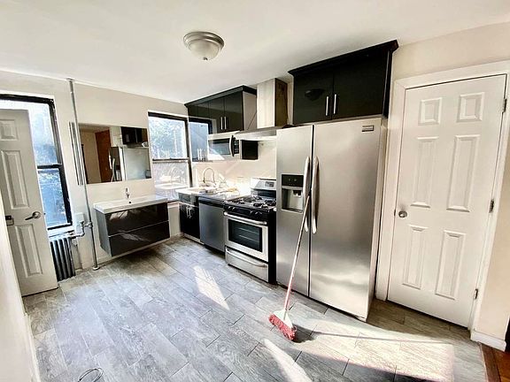 4th image of 256 Wyckoff St APT 2R