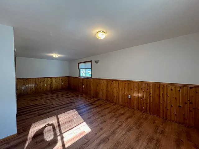 10918 Kentucky Ave N — Photo 18
