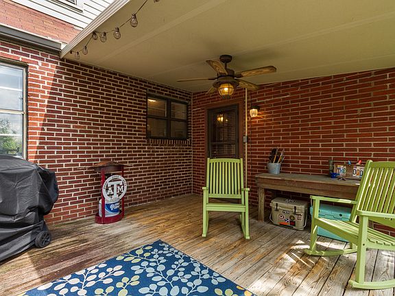 5th image of 106 NE Tansy Ln