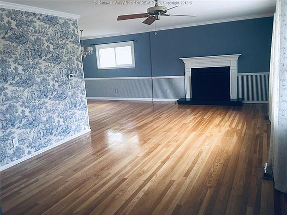 4th image of 683 Gordon Dr