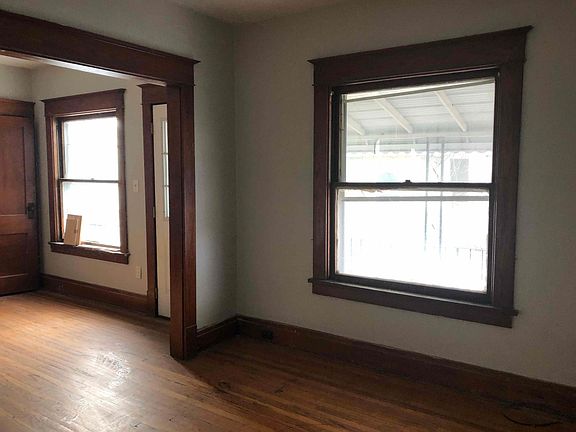 3rd image of 199 Parkdale Ave APT 4