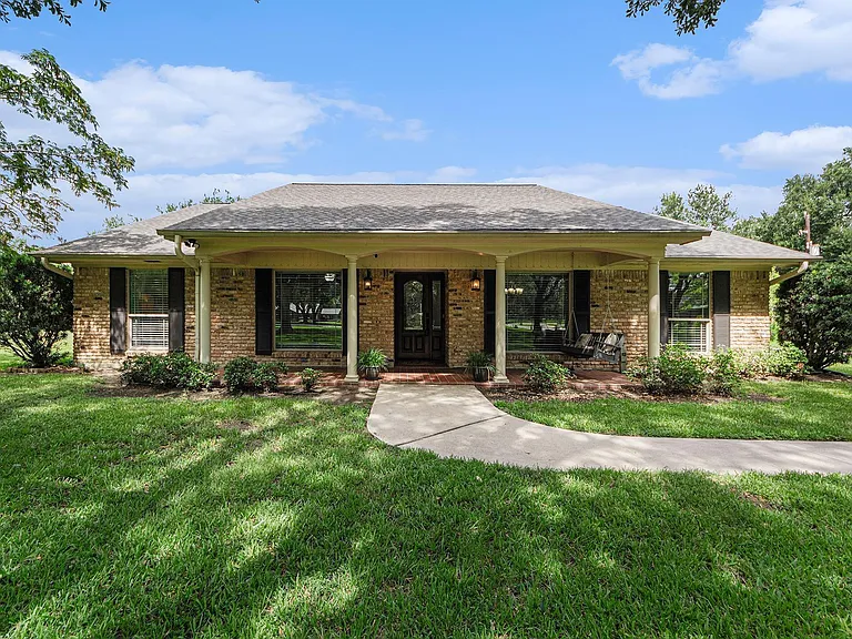 17615 Swansbury Dr — Photo 3