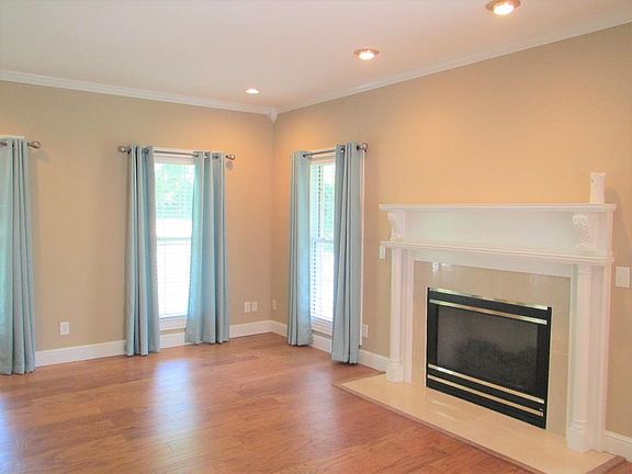 4th image of 1340 Mountain Top Ln