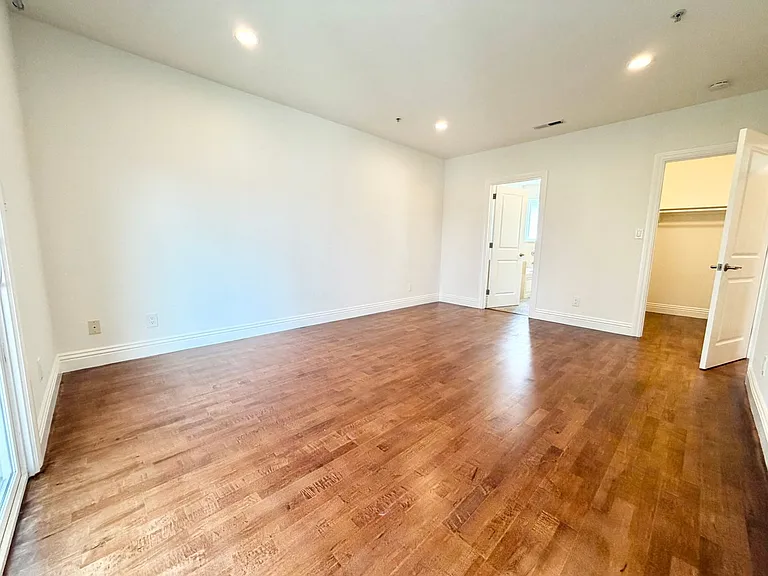 2448 Geary — Photo 10