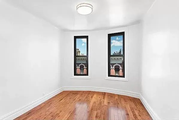 Rented by REAL New York | media 7