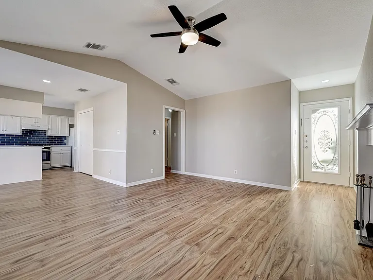 1406 Hyridge Cir — Photo 4