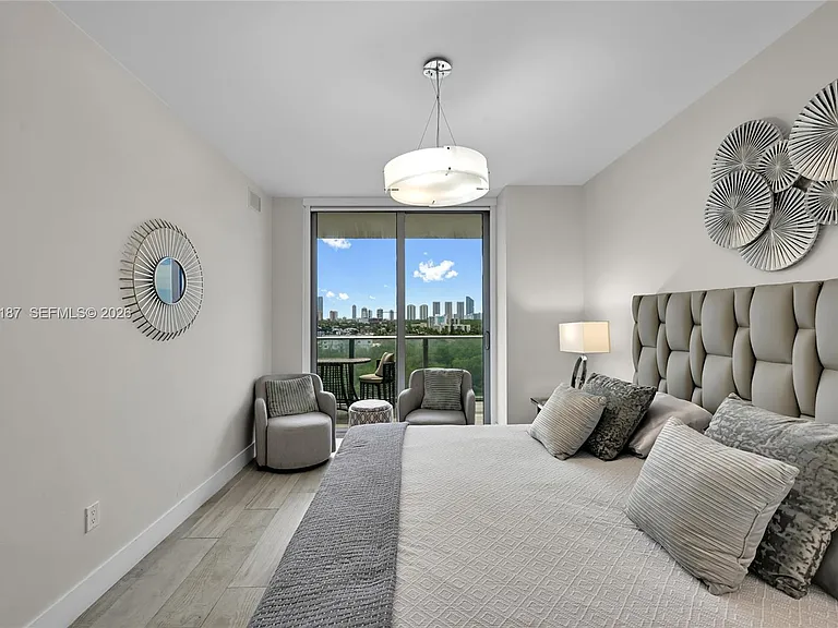 16385 Biscayne Blvd #1020 — Photo 22