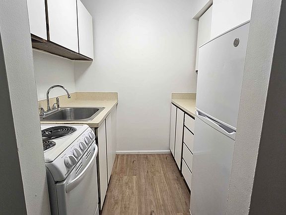 3rd image of 800 S Donovan St
