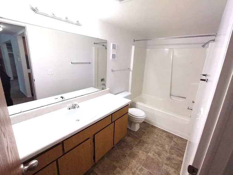 Charter Oaks Apartments — Photo 144