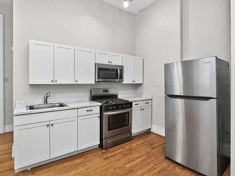 2419 Vine St #2 — Photo 3