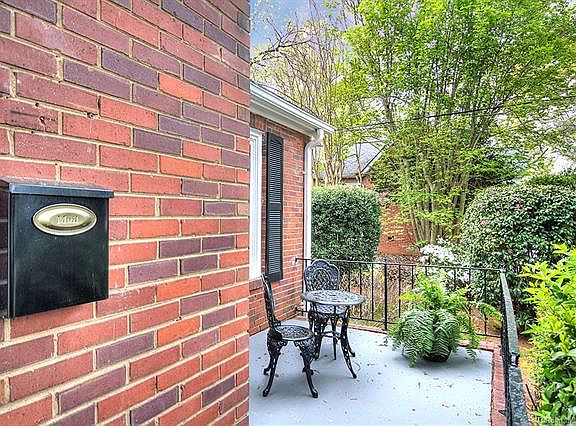 2nd image of 1332 Rollins Ave