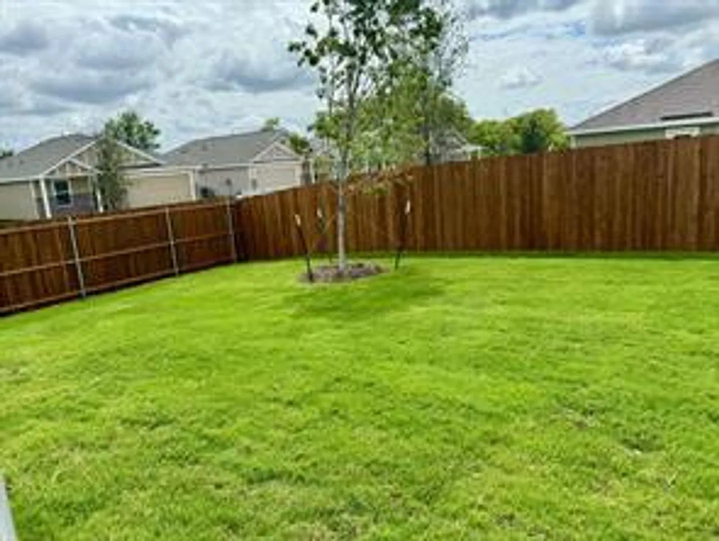 Modern Elegance in McKinney: Pristine 2024 Build on a Premium Corner Lot — Photo 3