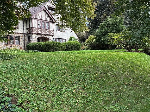 5th image of 801 Harvard Ave