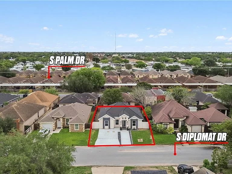 907 S Diplomat Dr — Photo 16
