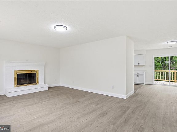 5th image of 108 Wild Rose Cir