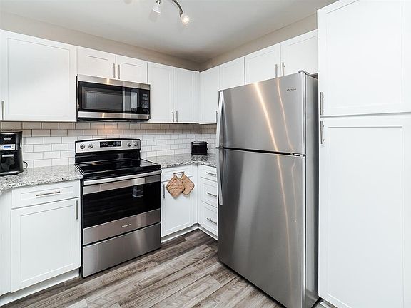 2nd image of 100 Patriots Pointe Dr #815