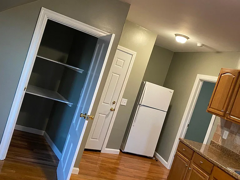 KITCHEN/ DINING ROOM