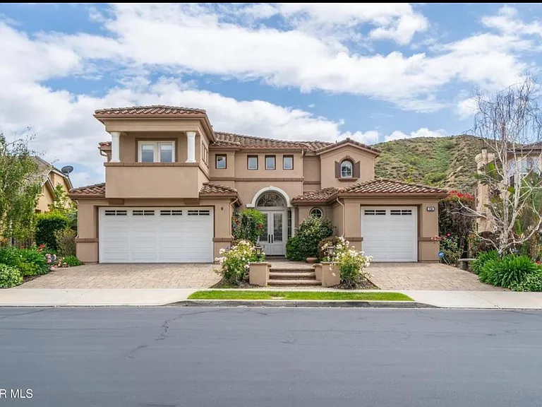 3194 Sunset Hills Blvd — Photo 2