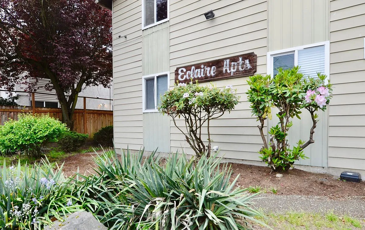 2 bed, 1.0 bath, 884 sqft, $1,525 — Photo 1