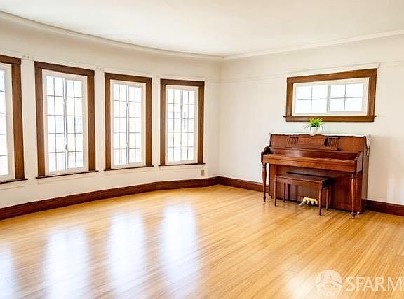 5th image of 35 Admiral Ave