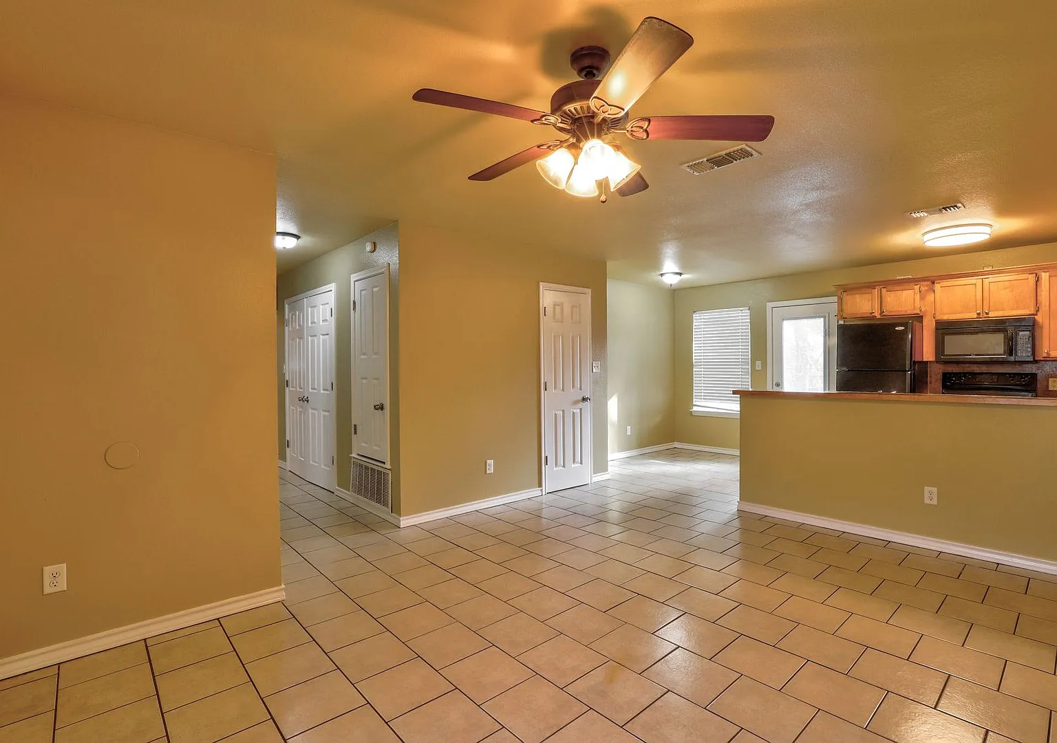 3 Bedroom 2 Bathroom Duplex in Texarkana, AR — Photo 1