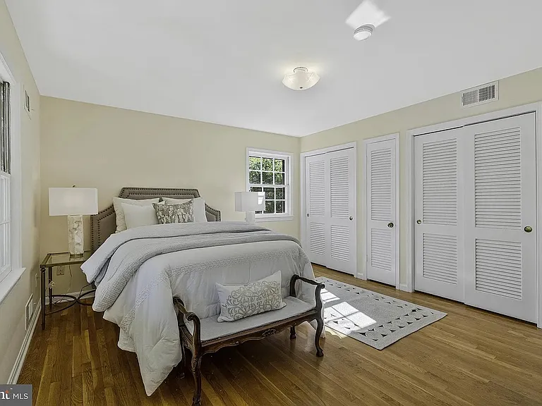 8009 Lewinsville Rd — Photo 12