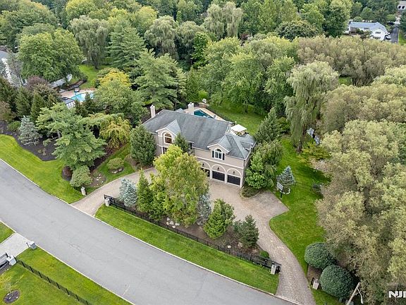 3rd image of 74 Sherwood Road