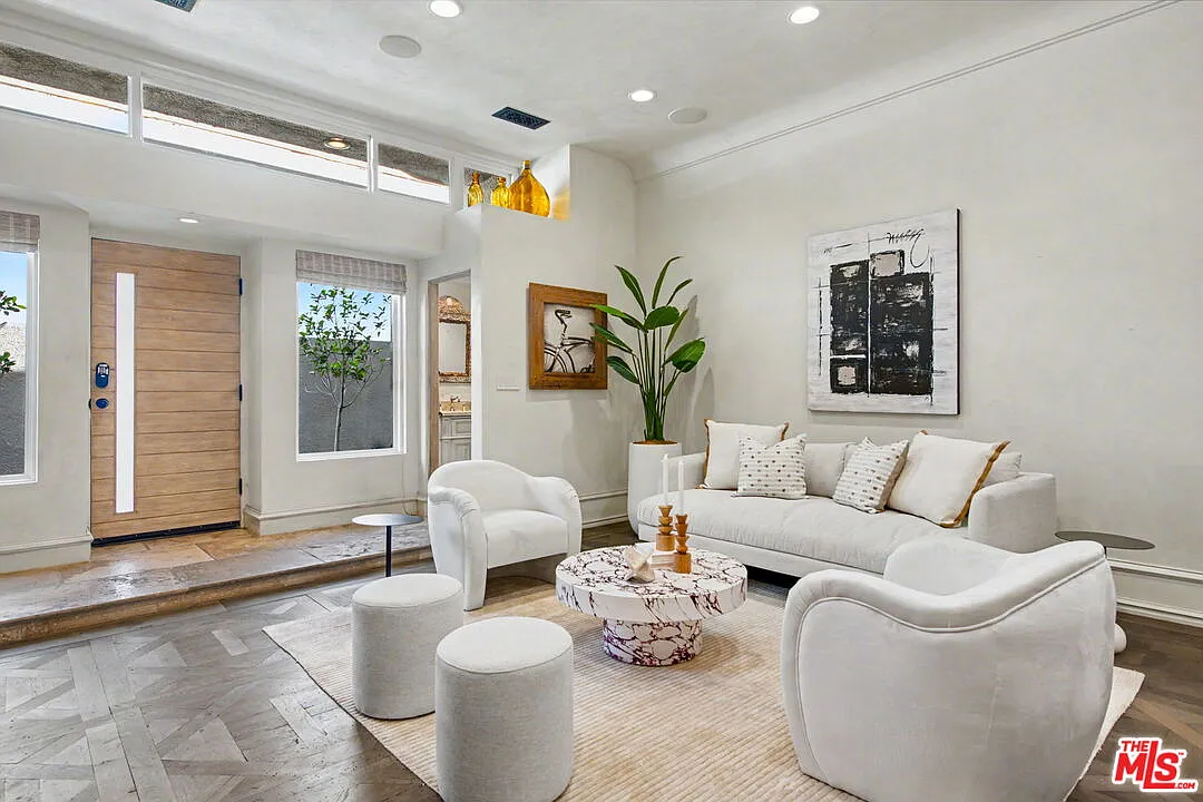 2 bed, 2.5 bath, 2020 sqft, $6,995 — Photo 1