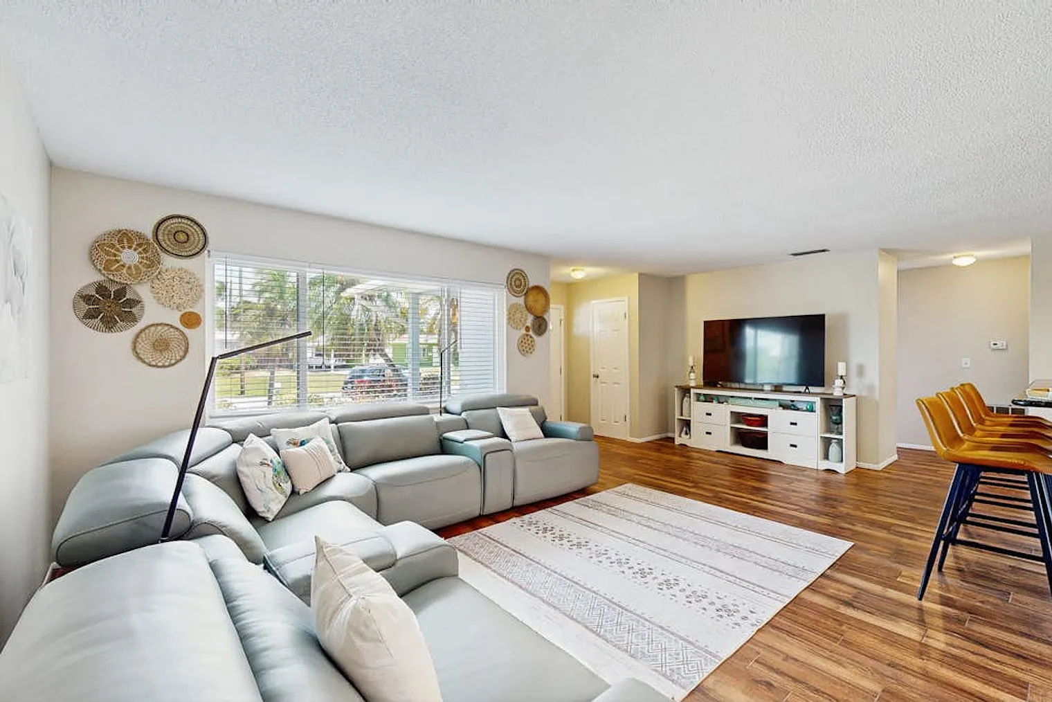3 bed, 2.0 bath, 1442 sqft, $3,159 — Photo 2