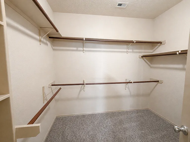 11922 Harristown Dr — Photo 17