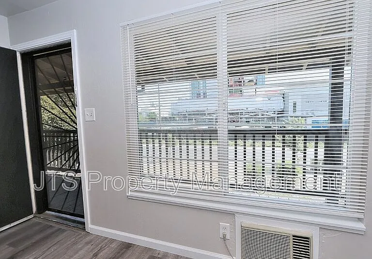 4439 V St #5 — Photo 45