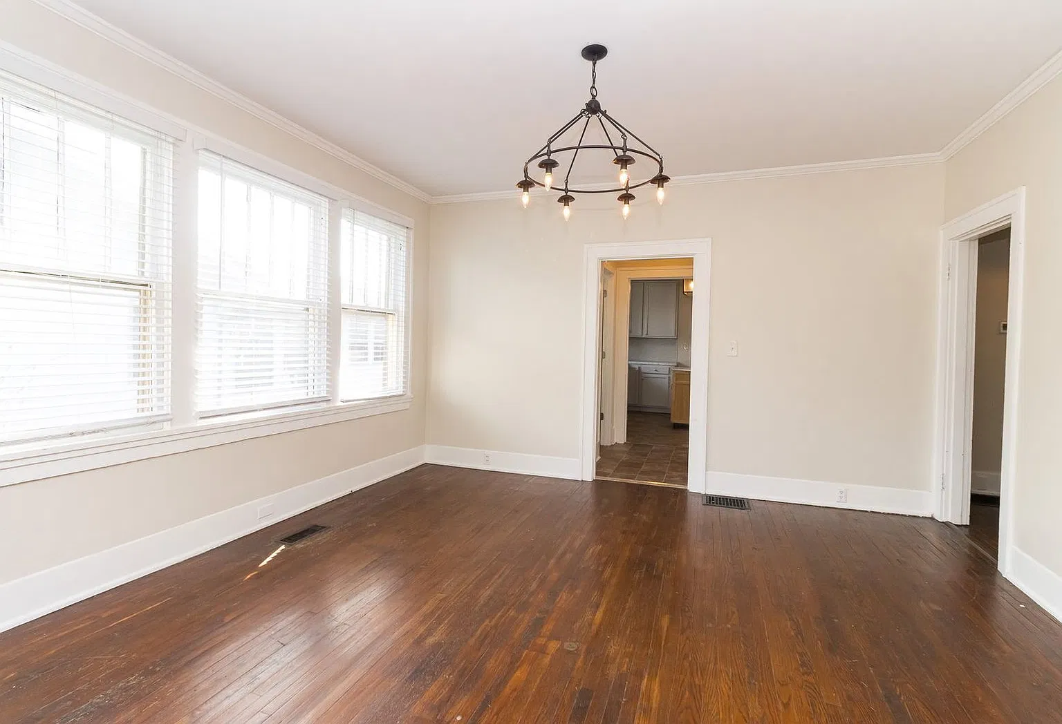3 bed, 1.5 bath, 1582 sqft, $1,725 — Photo 3