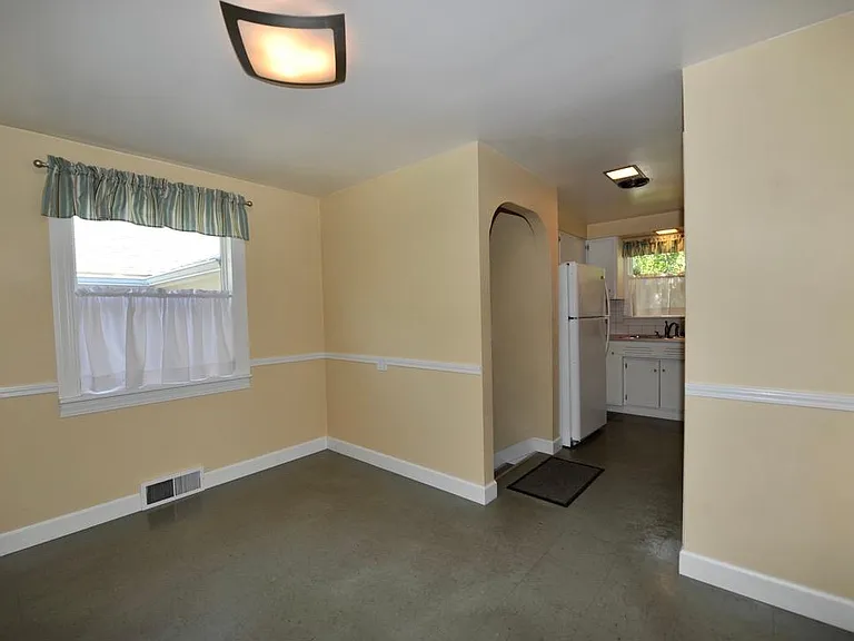 1223 E Saint Maries Ave — Photo 8