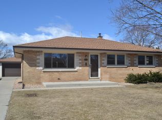 4445 S 65th St, Greenfield, WI 53220