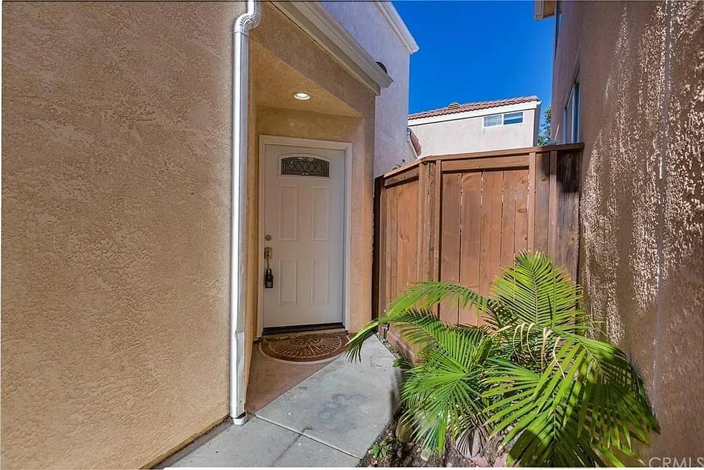 3 bed, 2.5 bath, 1058 sqft, $3,475 — Photo 4