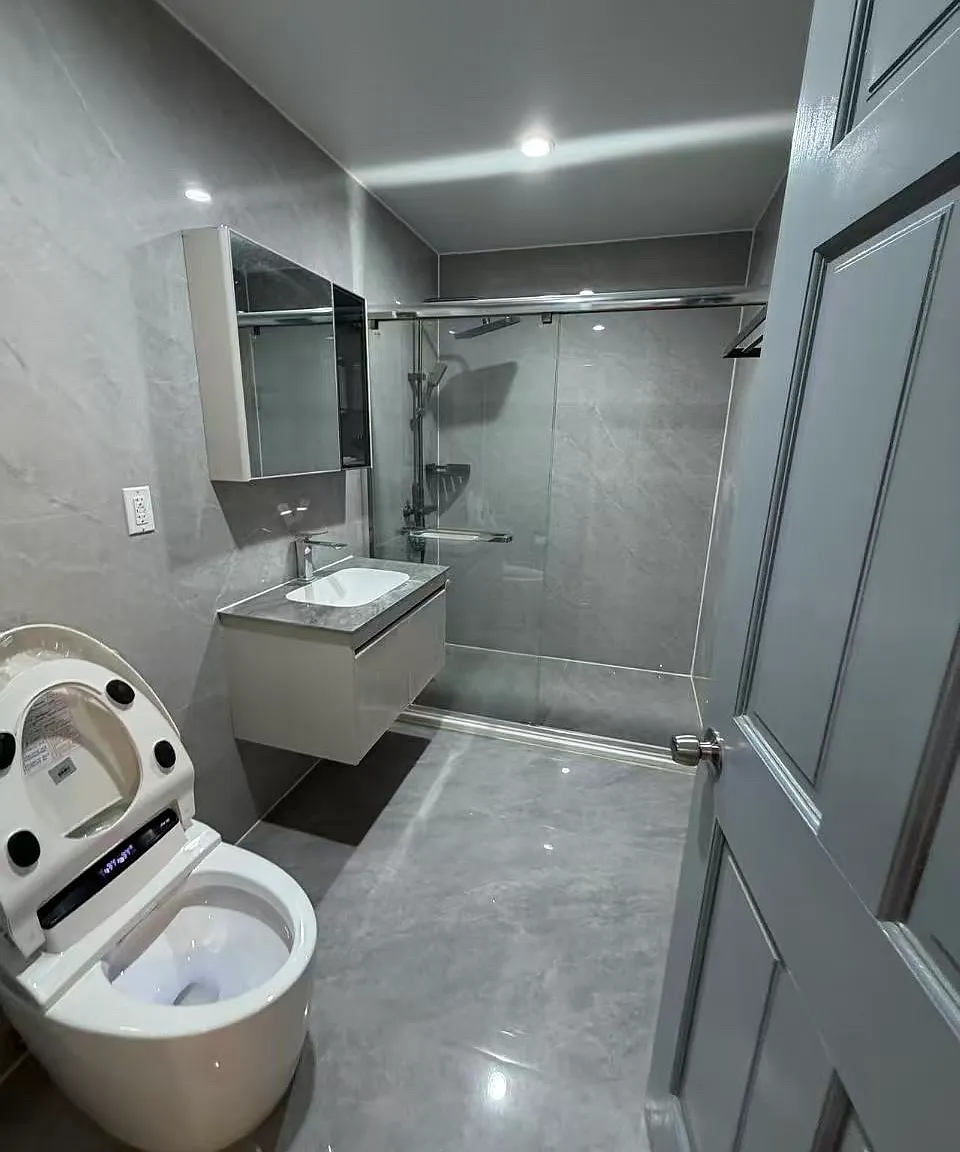 3 bed, 1000 sqft, $3,300 — Photo 3