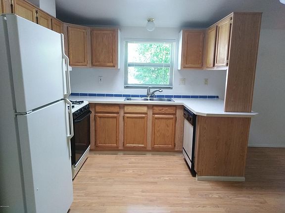 Look at all the cabinets!