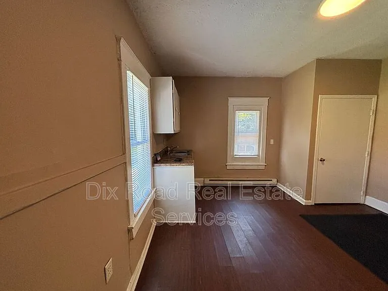1618 Taylor Ave — Photo 6