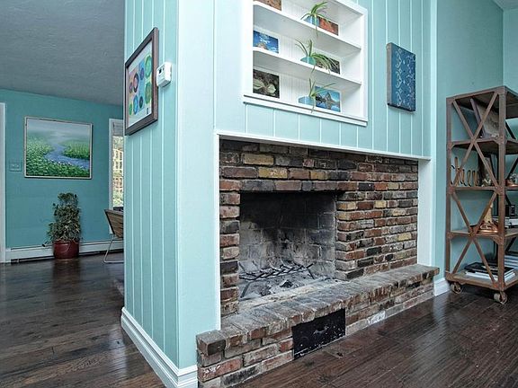 5th image of 32 E Bel Meadow Ln
