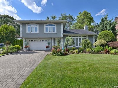 (Undisclosed Address), Malverne, NY, 11565