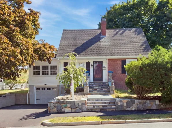 122 North St, Stoneham, MA 02180
