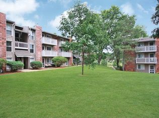5669 Golf Ridge Dr APT C, Saint Louis, MO 63128