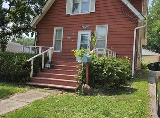 419 N 5th St, Savanna, IL 61074