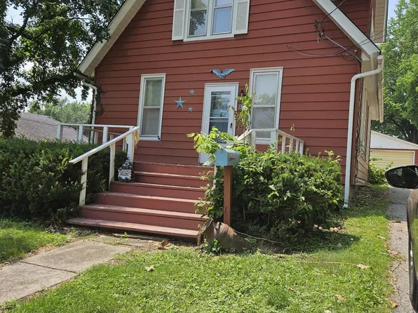 419 N 5th St, Savanna, IL 61074