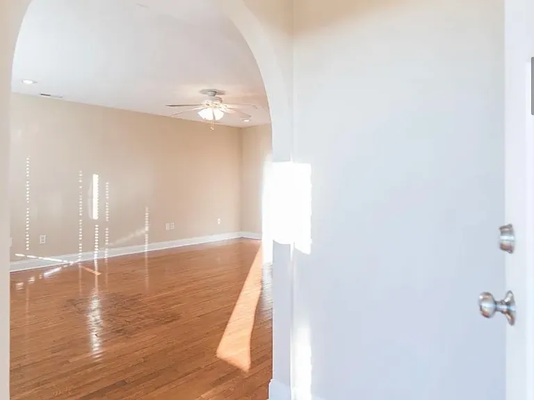 618 Hampton Way #A — Photo 4