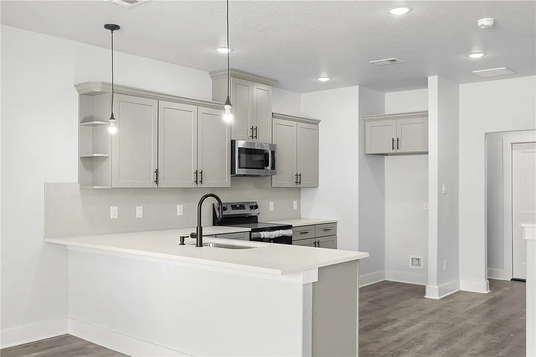 4 bed, 4.5 bath, 1858 sqft, $2,200 — Photo 3
