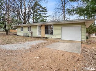 520 S 6th St, Herrin, IL 62948