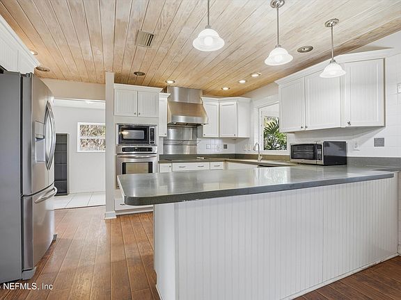 3rd image of 472 CEDAR CREEK Road