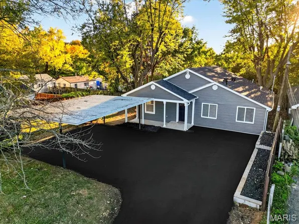 2111 W Randolph St, Saint Charles, MO 63301