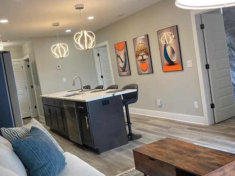 The Tucker Luxury Apartments — Photo 43